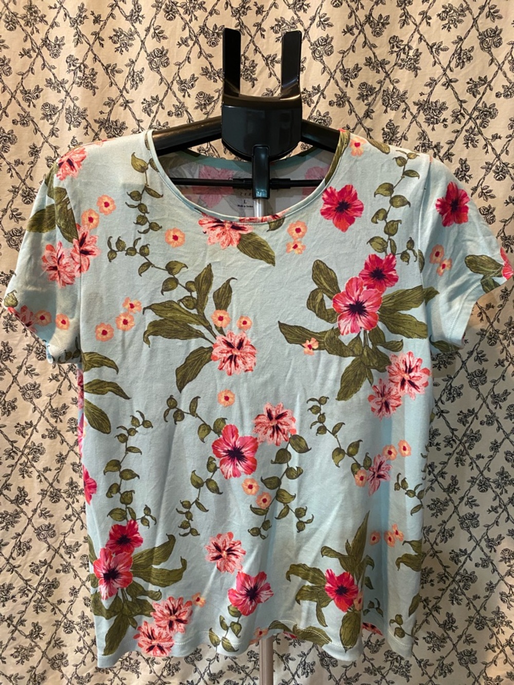 Cotton croft & barrow Tropical Short-Sleeve Tee with Pink Floral Print Large